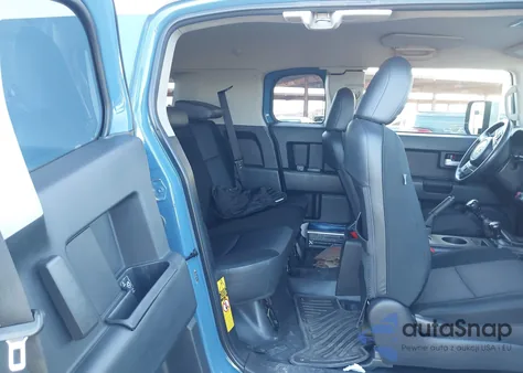 2012 Toyota Fj Cruiser z USA, uszkodzony, nr VIN JTEBU4BFXCK130958